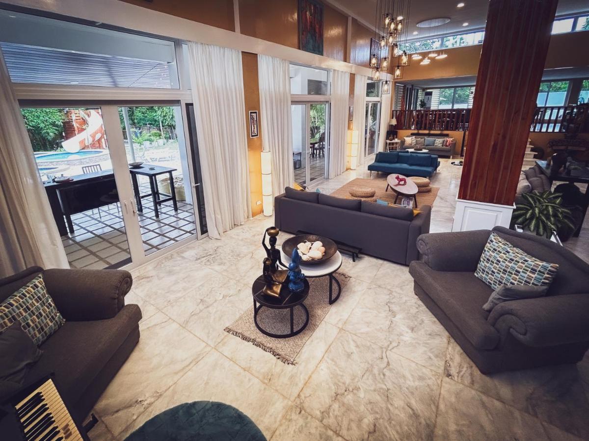 Wazobia Boracay Pool Holiday home *