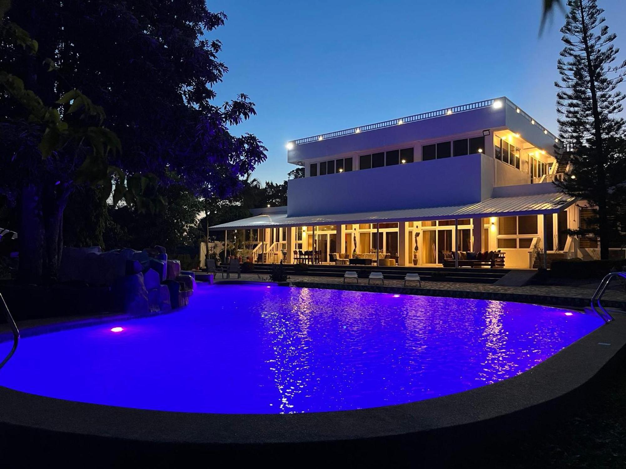 Wazobia Boracay Pool Holiday home *